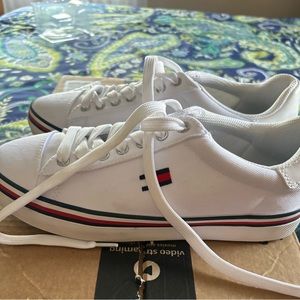 Tommy Hilfiger women’s canvas sneakers